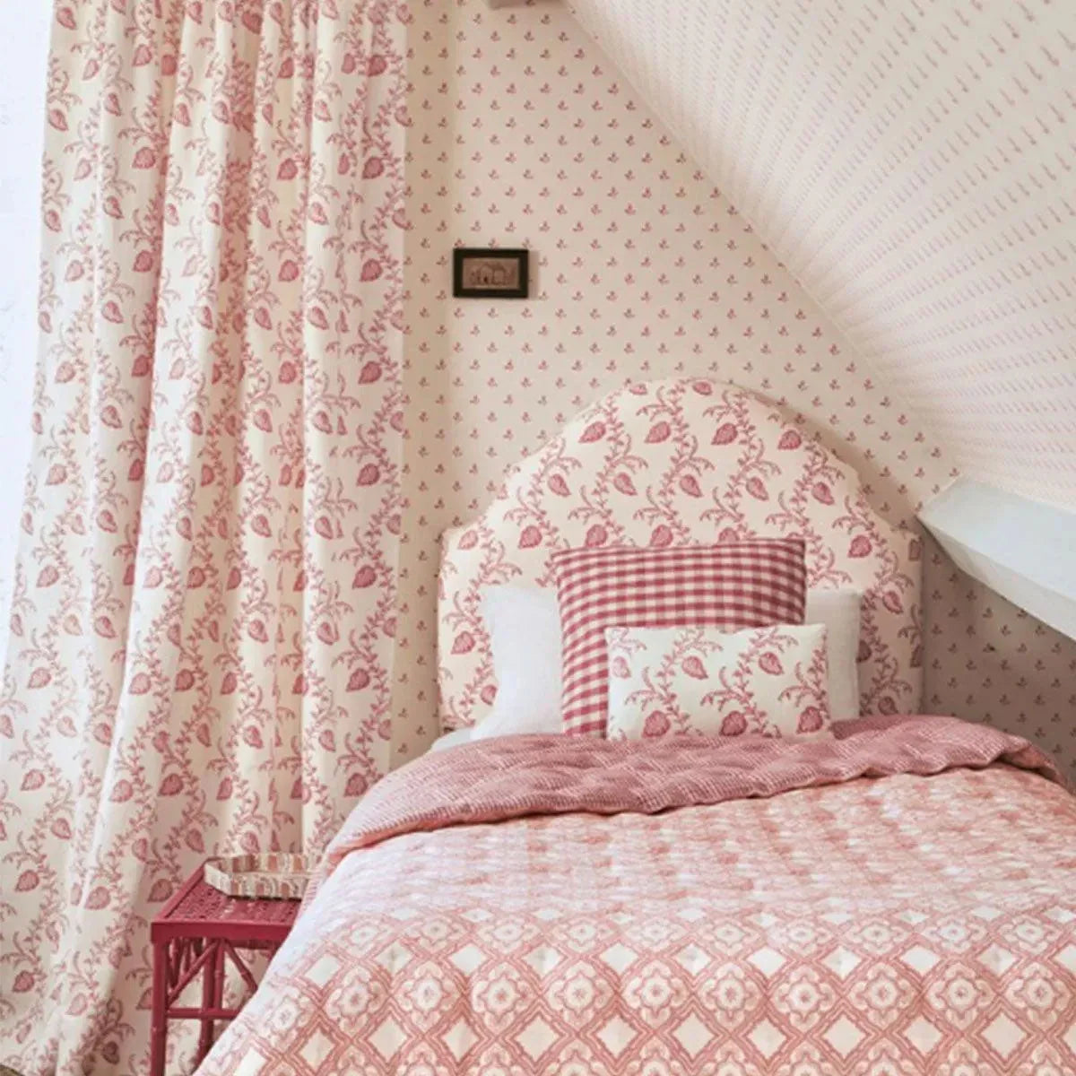 The Timeless Charm of Colefax & Fowler Wallpapers and Fabrics