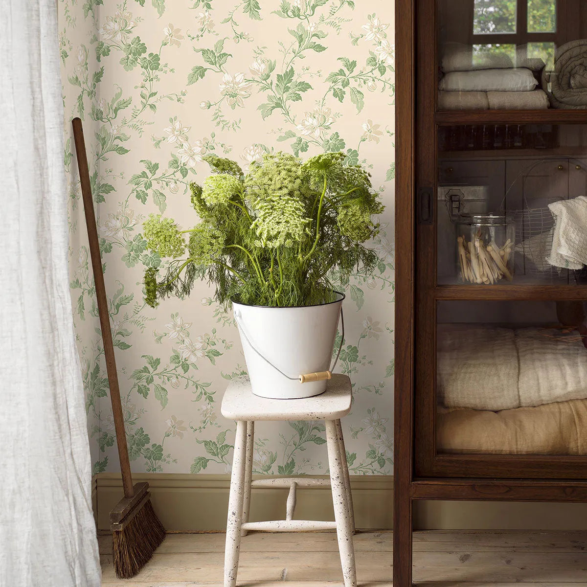 Blomslinga Wallpaper - Borastapeter