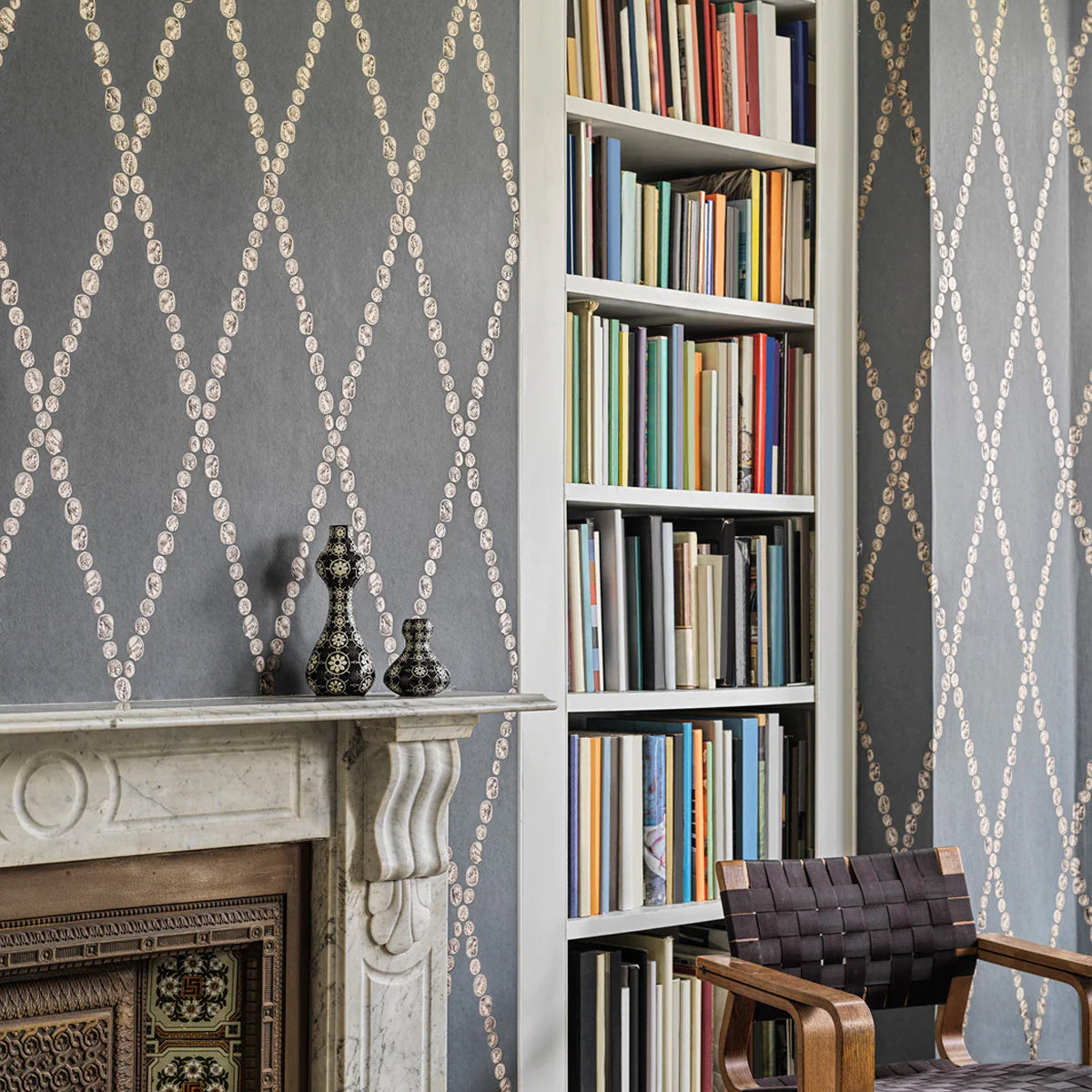 Cole &amp; Son &#39;Cammei - Silver on Ink&#39; Wallpaper