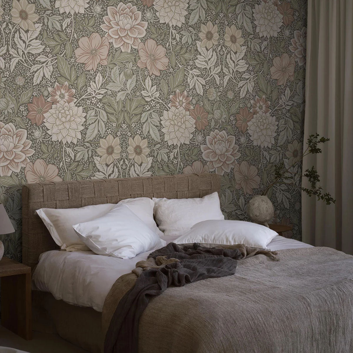 Dahlia Garden Grand Mural Wallpaper - Borastapeter