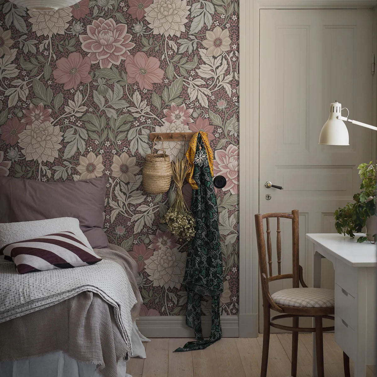 Dahlia Garden Grand Mural Wallpaper - Borastapeter