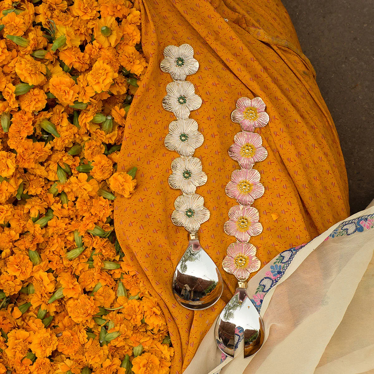 Faye Flower Salad Server Set in Giftbox - Doing Goods