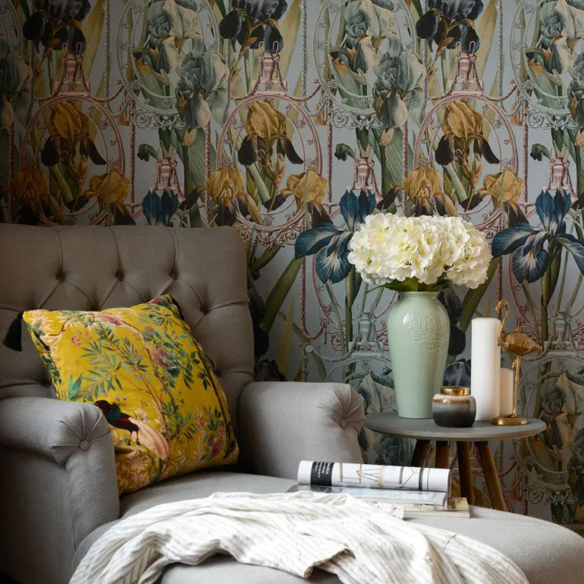 Fleurs D'Iris Wallpaper - Mind The Gap