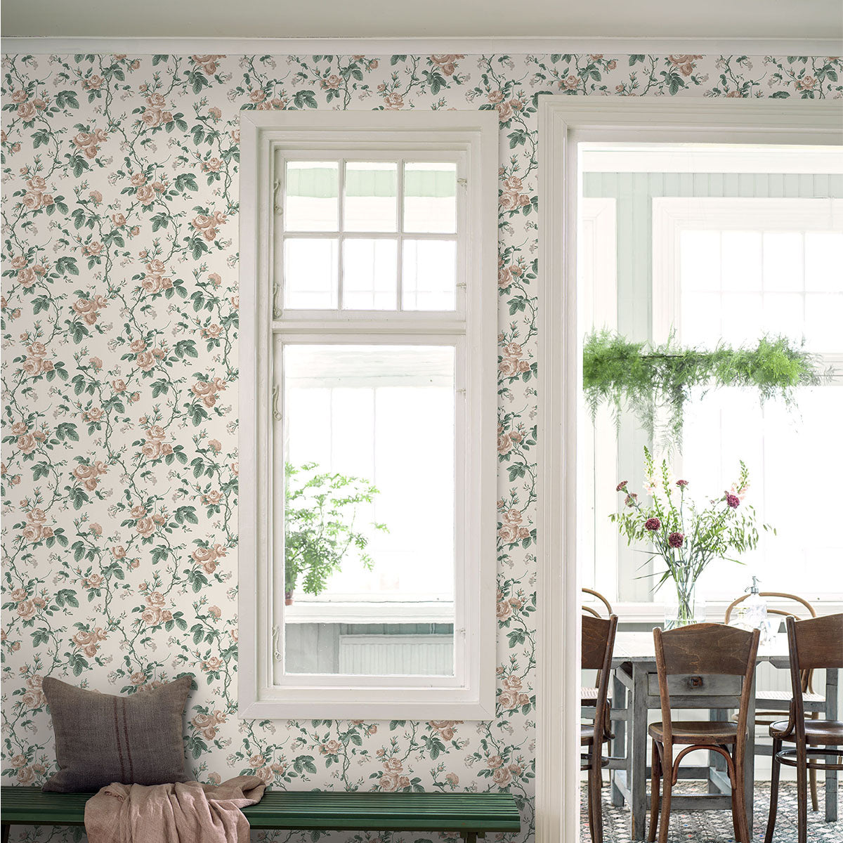 French Roses Wallpaper - Borastapeter