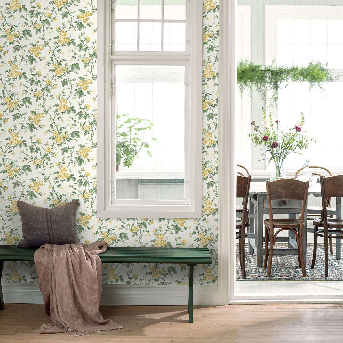 French Roses Wallpaper - Borastapeter