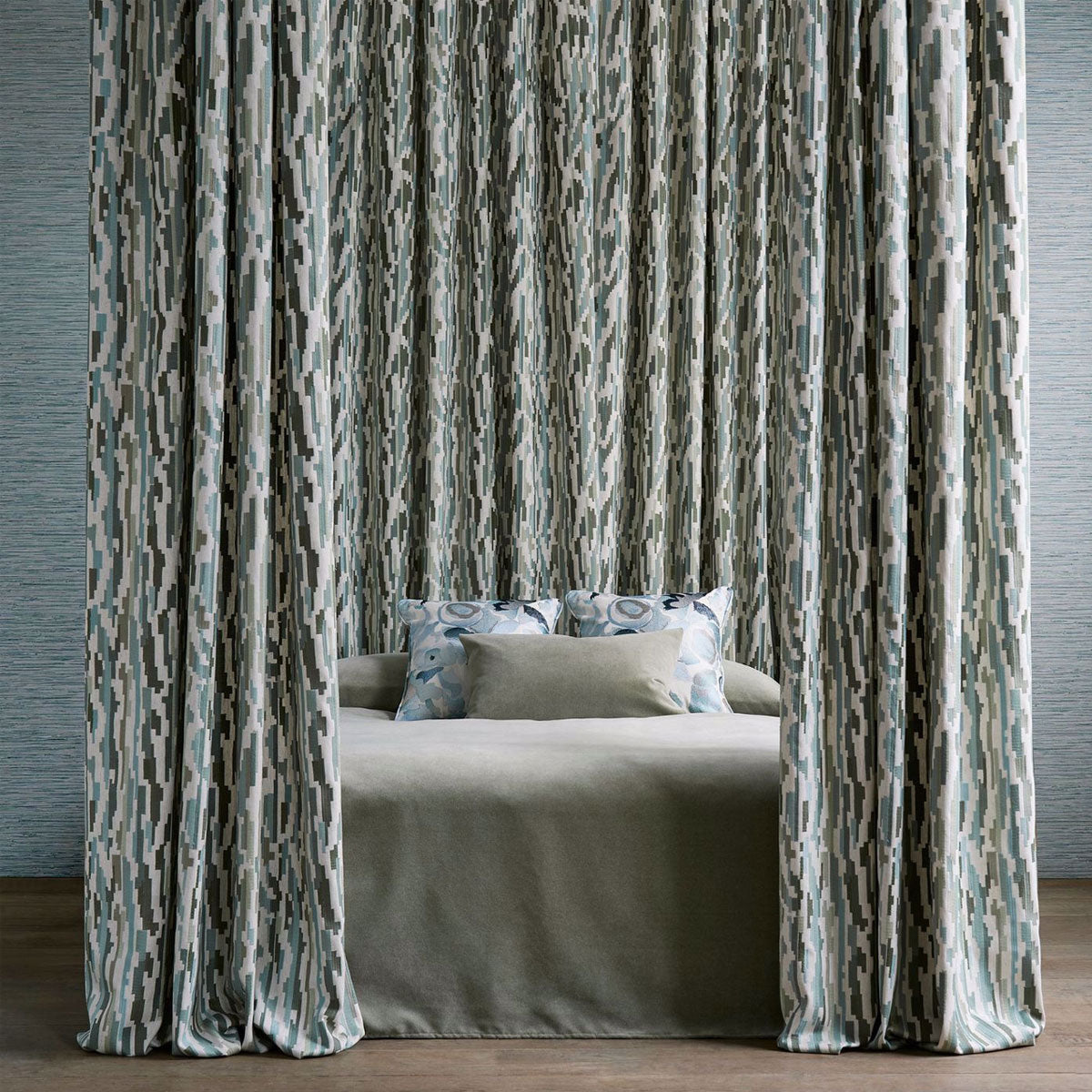 Harlequin Seri II wallpaper – Cloud/Mist, room setting