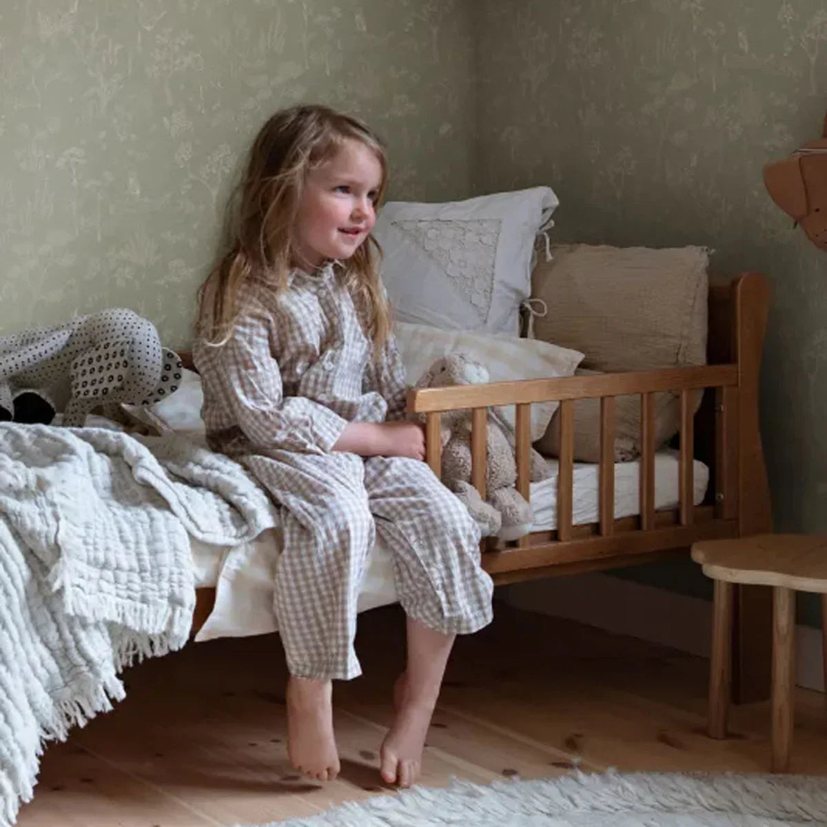 Hollie Wallpaper - Sandberg