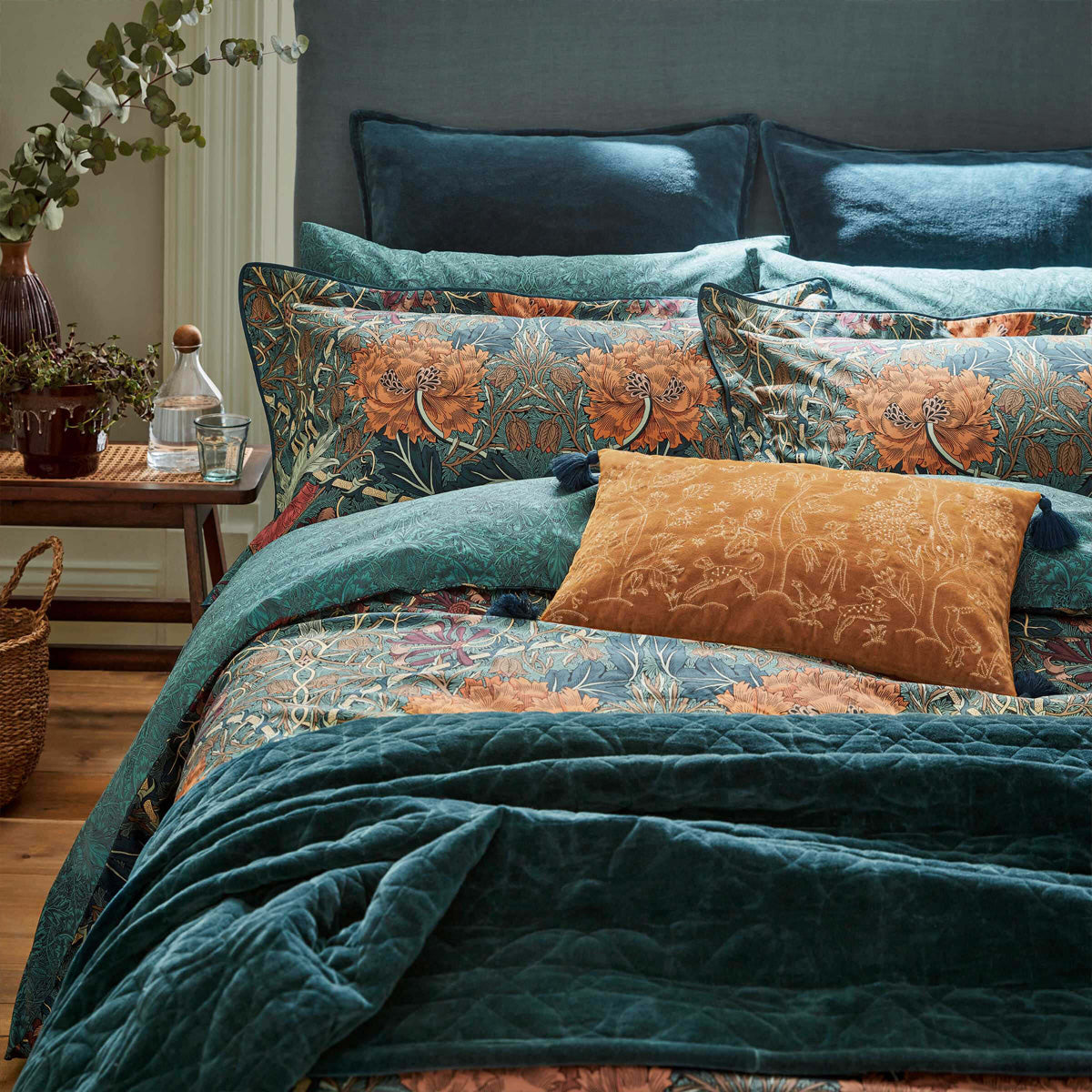 Morris &amp; Co Honeysuckle &amp; Tulip Mulberry &amp; Teal Bedding