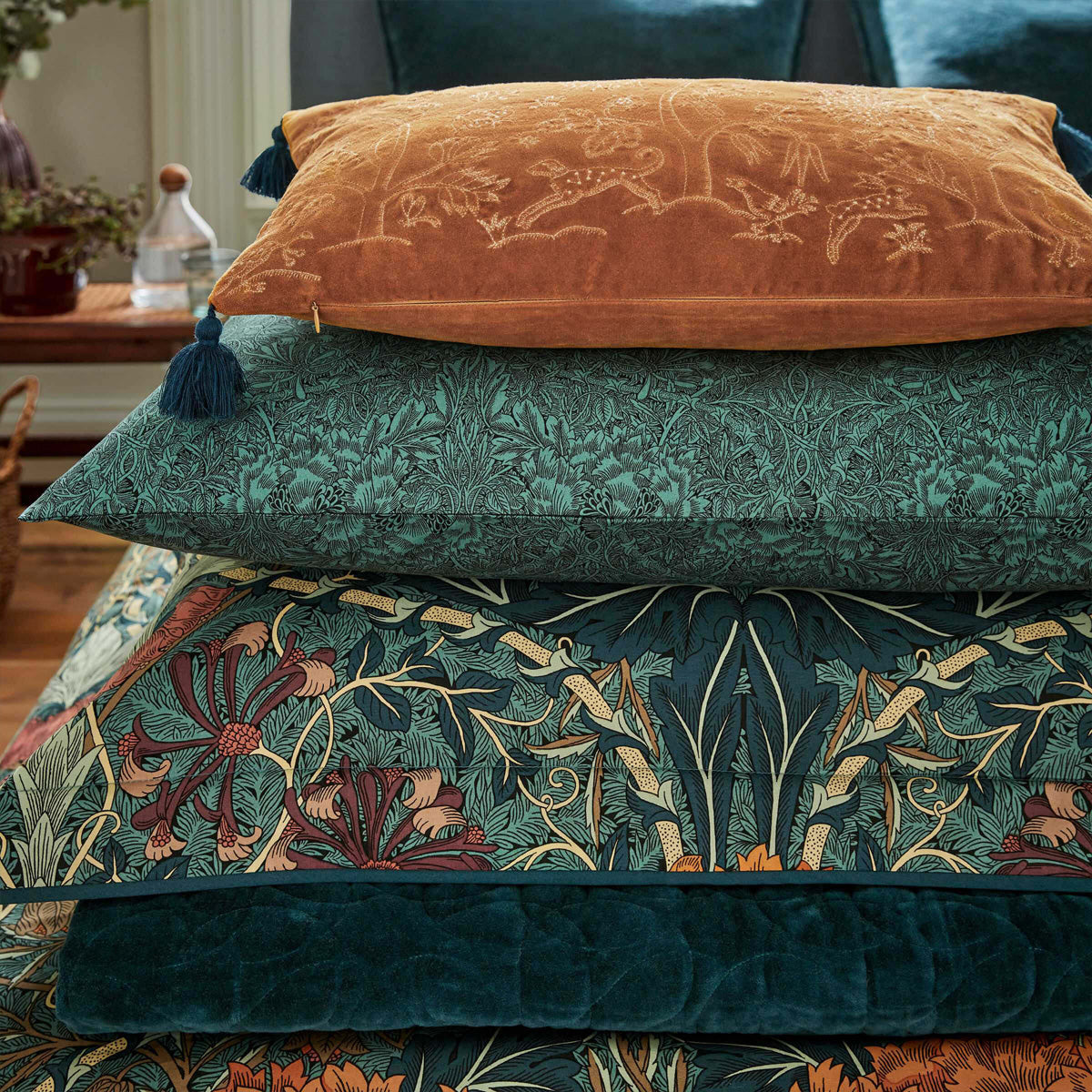 Morris &amp; Co Honeysuckle &amp; Tulip Mulberry &amp; Teal Bedding