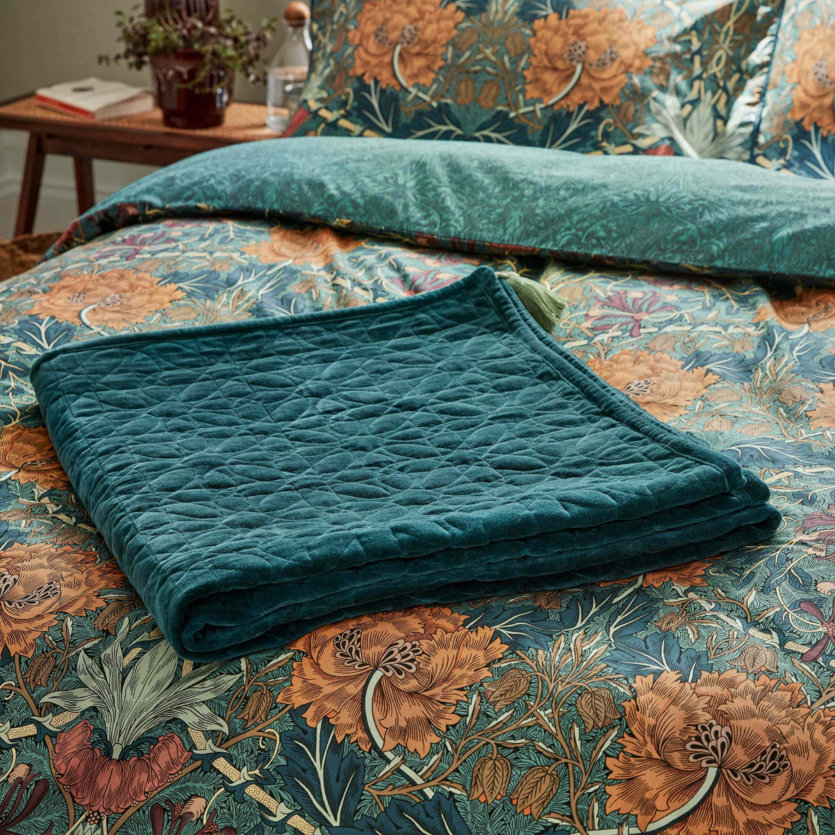 Morris &amp; Co Honeysuckle &amp; Tulip Mulberry &amp; Teal Bedding