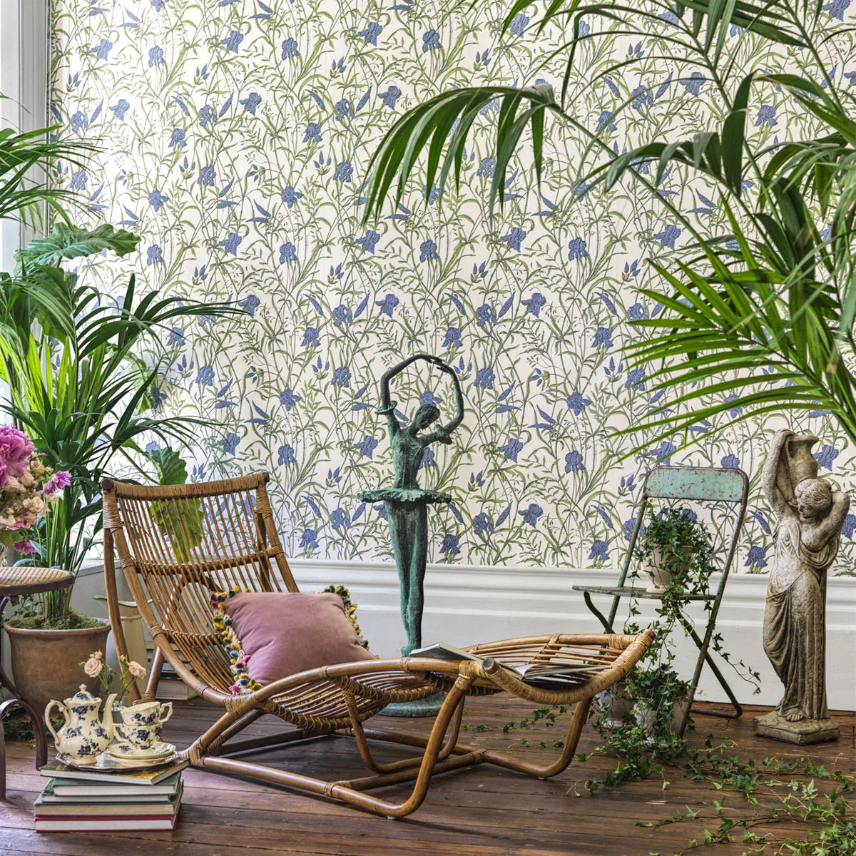 Iris Wallpaper - Cole & Son