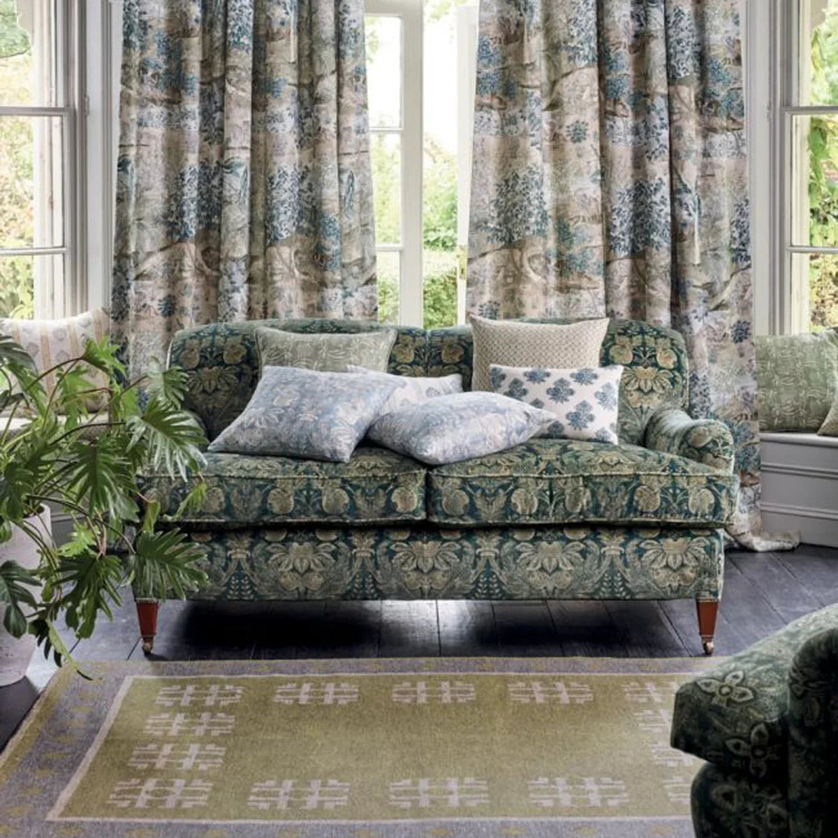 Lapura Damask Fabric - GP&J Baker