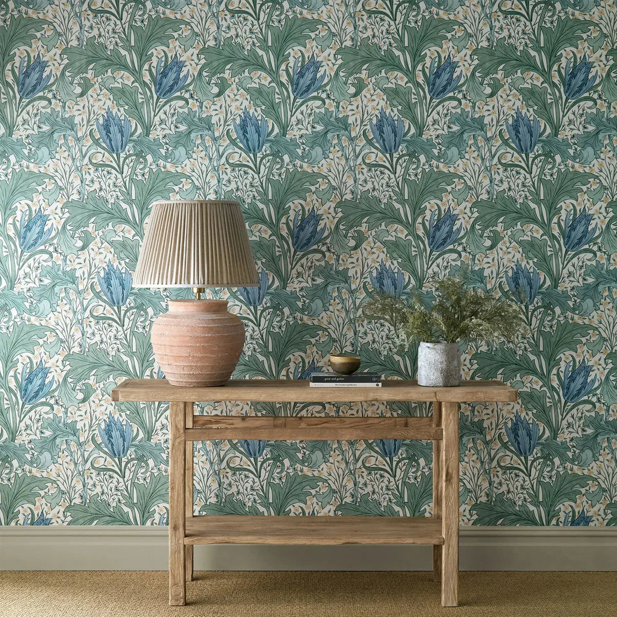 Lent Lily Wallpaper - Morris & Co