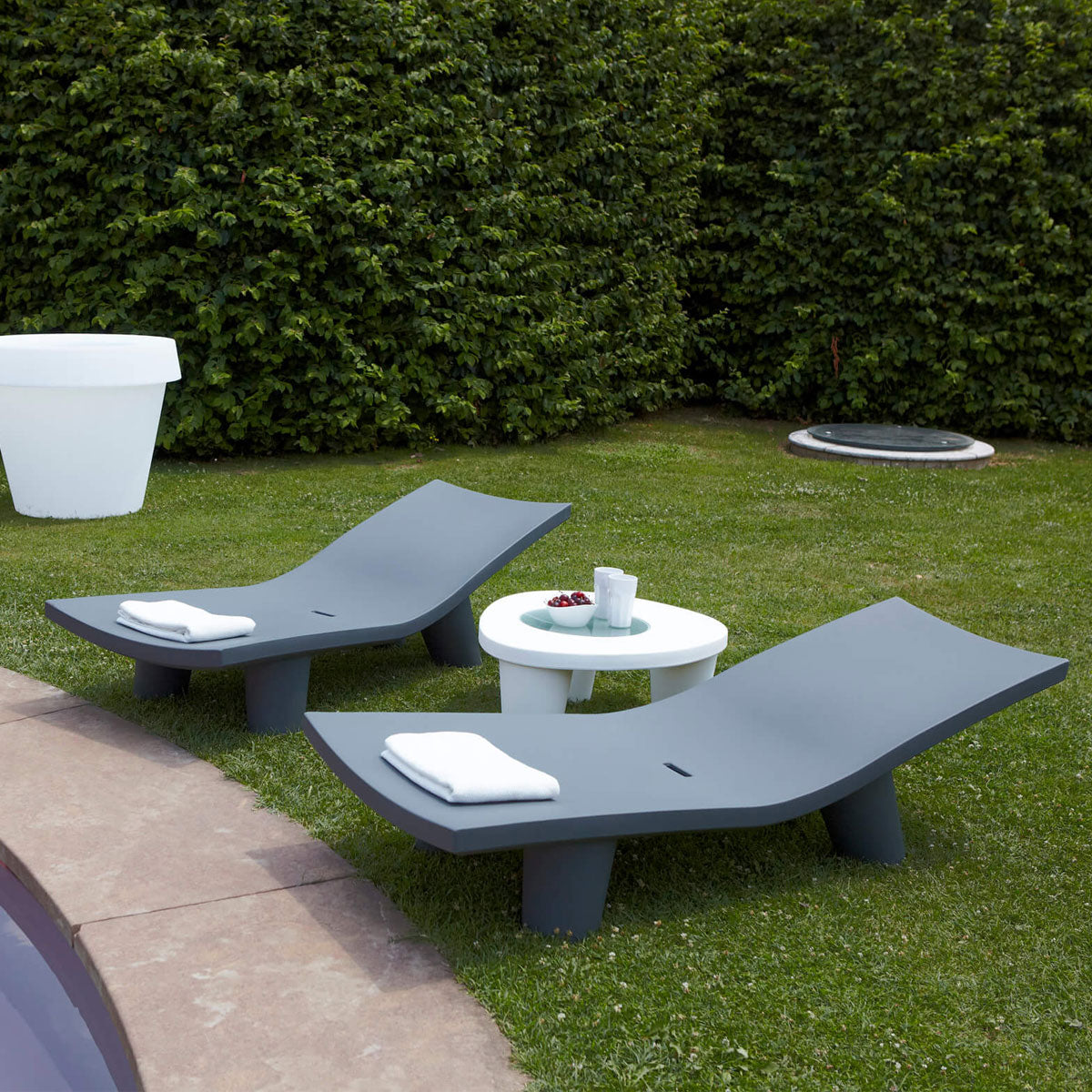 Low Lita Lounge - Slide Design