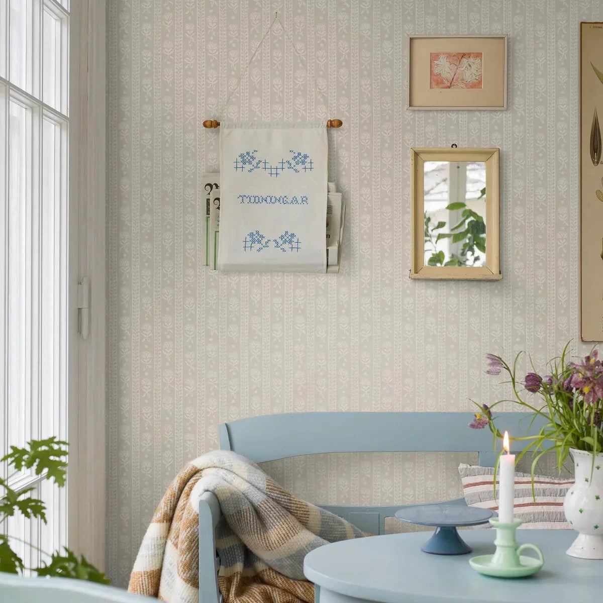 Nejlikerand Wallpaper - Borastapeter