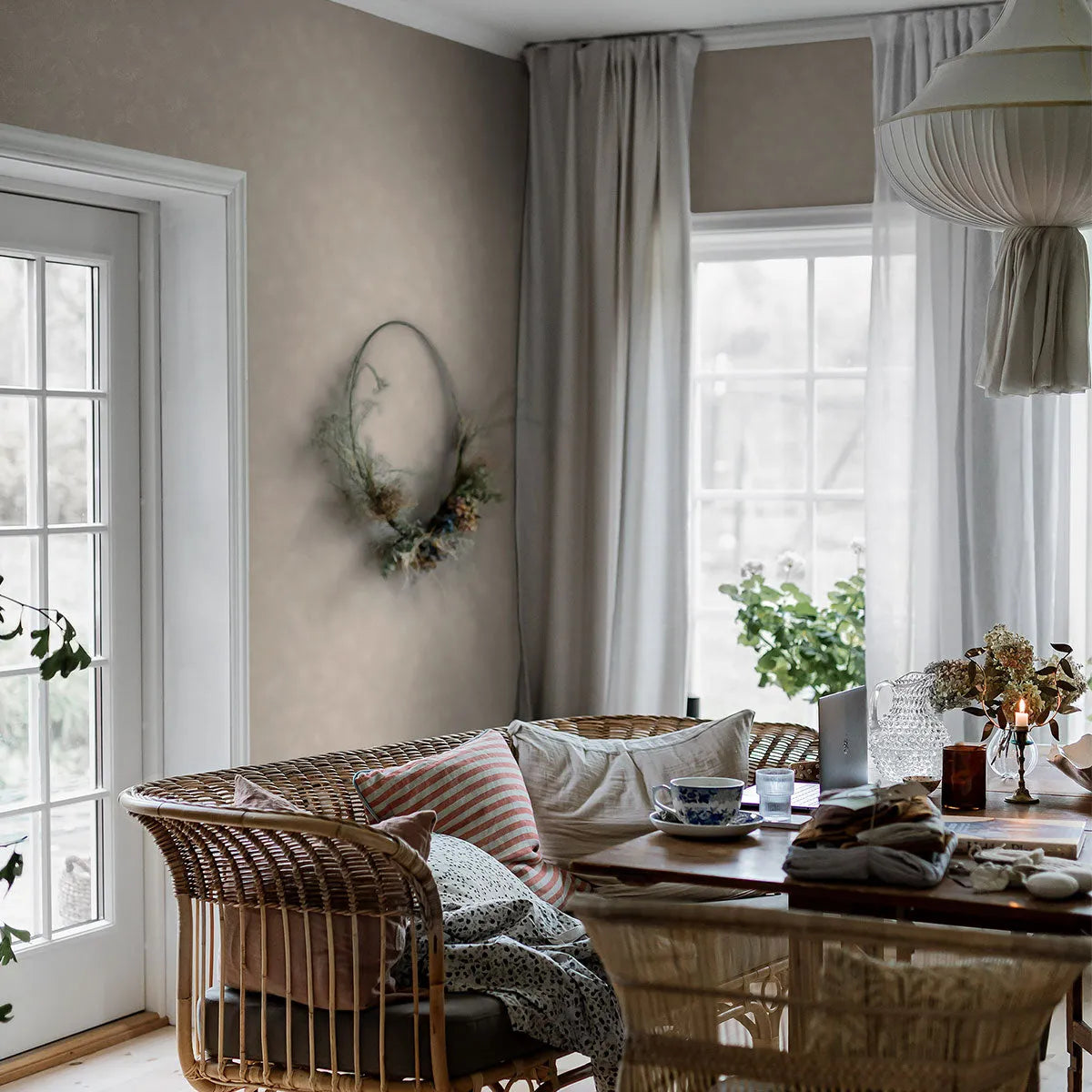 Painter&#39;s Wall Wallpaper - Borastapeter