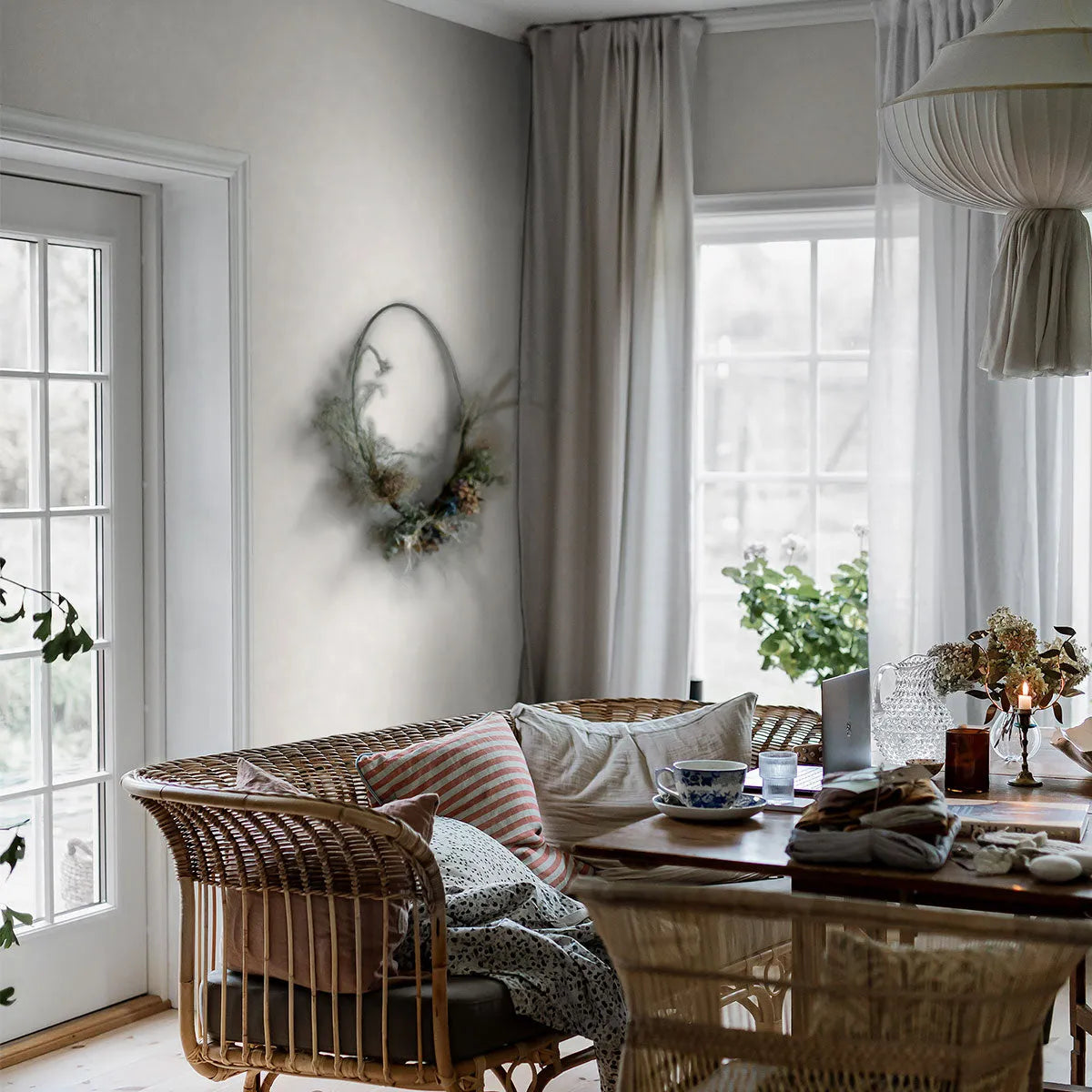 Painter&#39;s Wall Wallpaper - Borastapeter