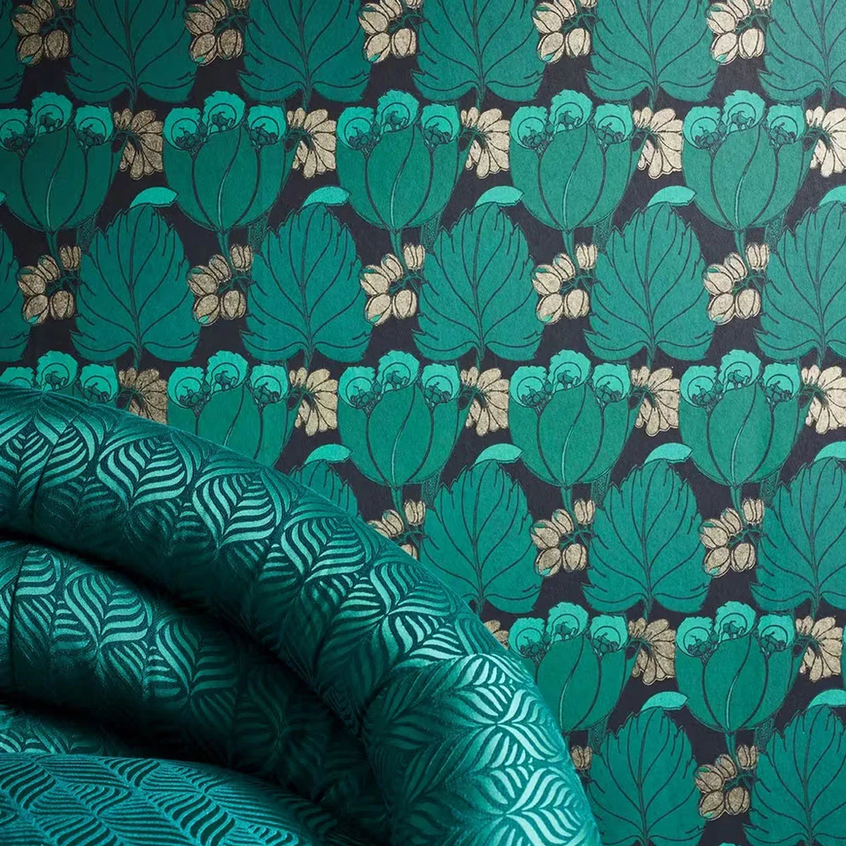 Regency Tulip Wallpaper - Liberty