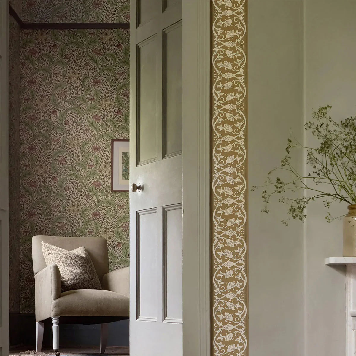 St Johns Border Border Wallpaper - Morris & Co