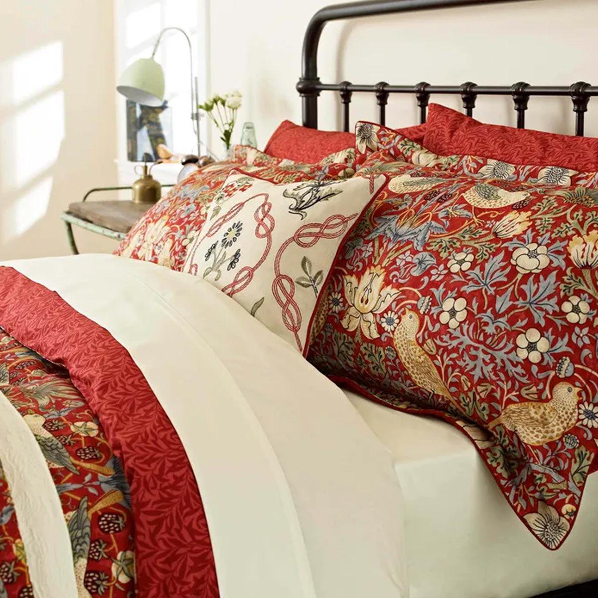 Morris &amp; Co Strawberry Thief Crimson Bedding