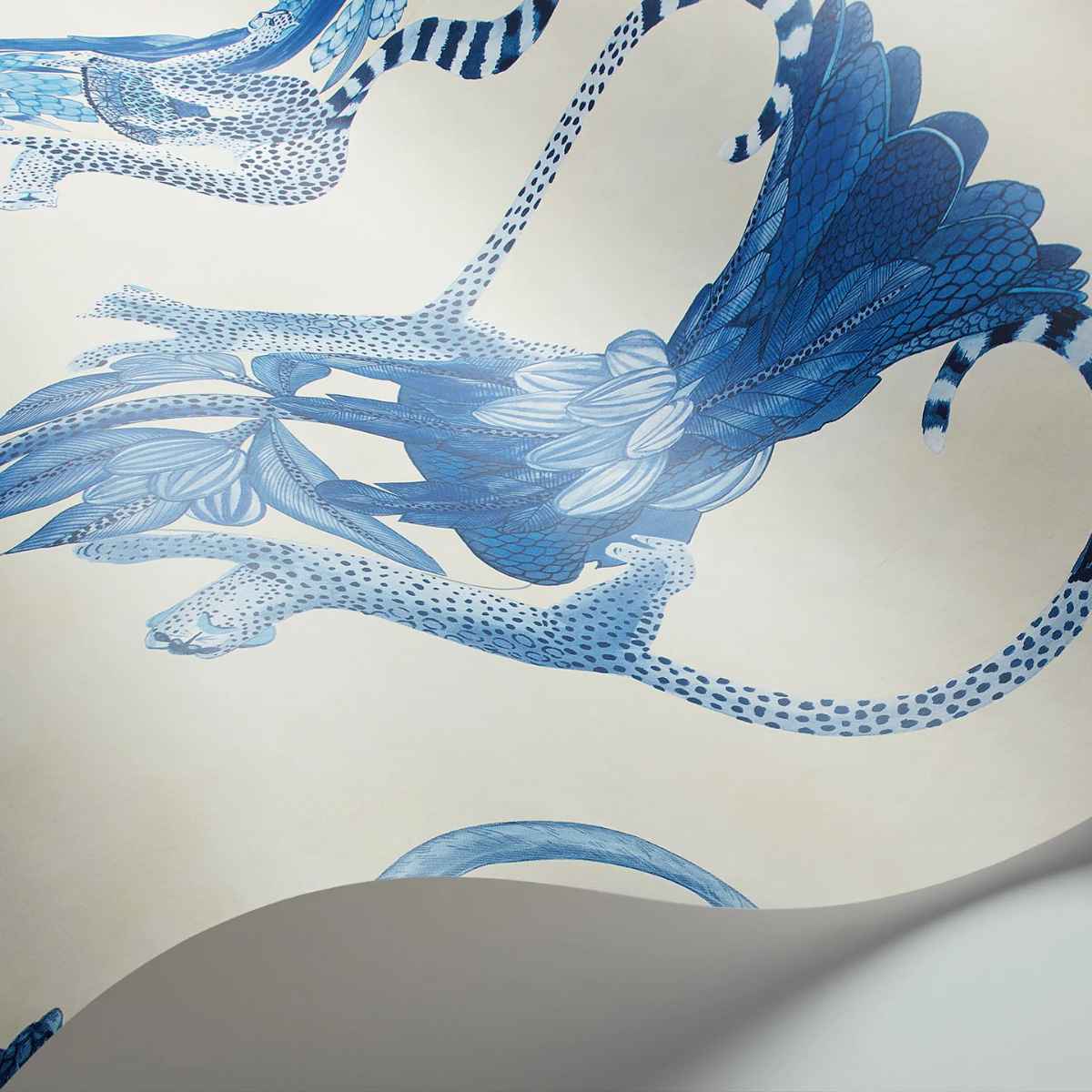 Cole &amp; Son &#39;Khulu Vases - &#39;China Blue on Pale Cream&#39; Wallpaper