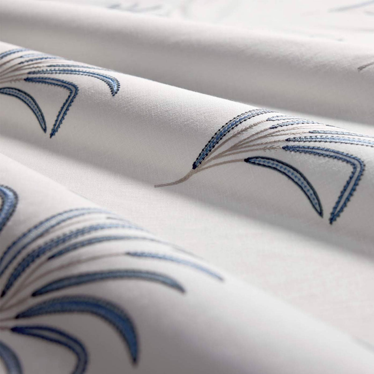 Clarke & Clarke Aven fabric – Midnight (2)