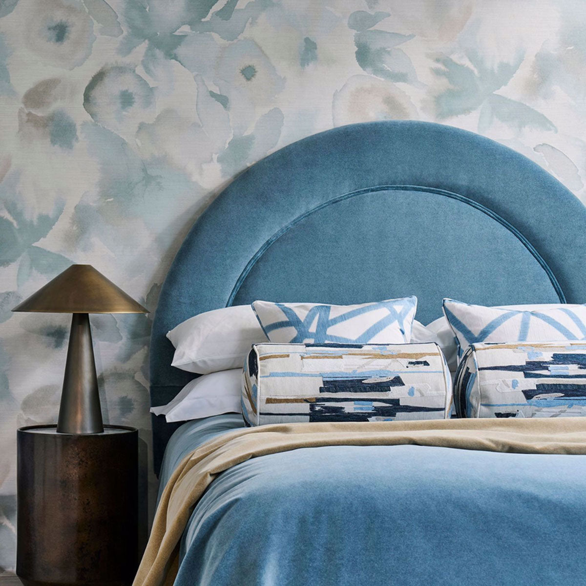 Harlequin Flores wallpaper – Powder/Sky/Parchment (2)