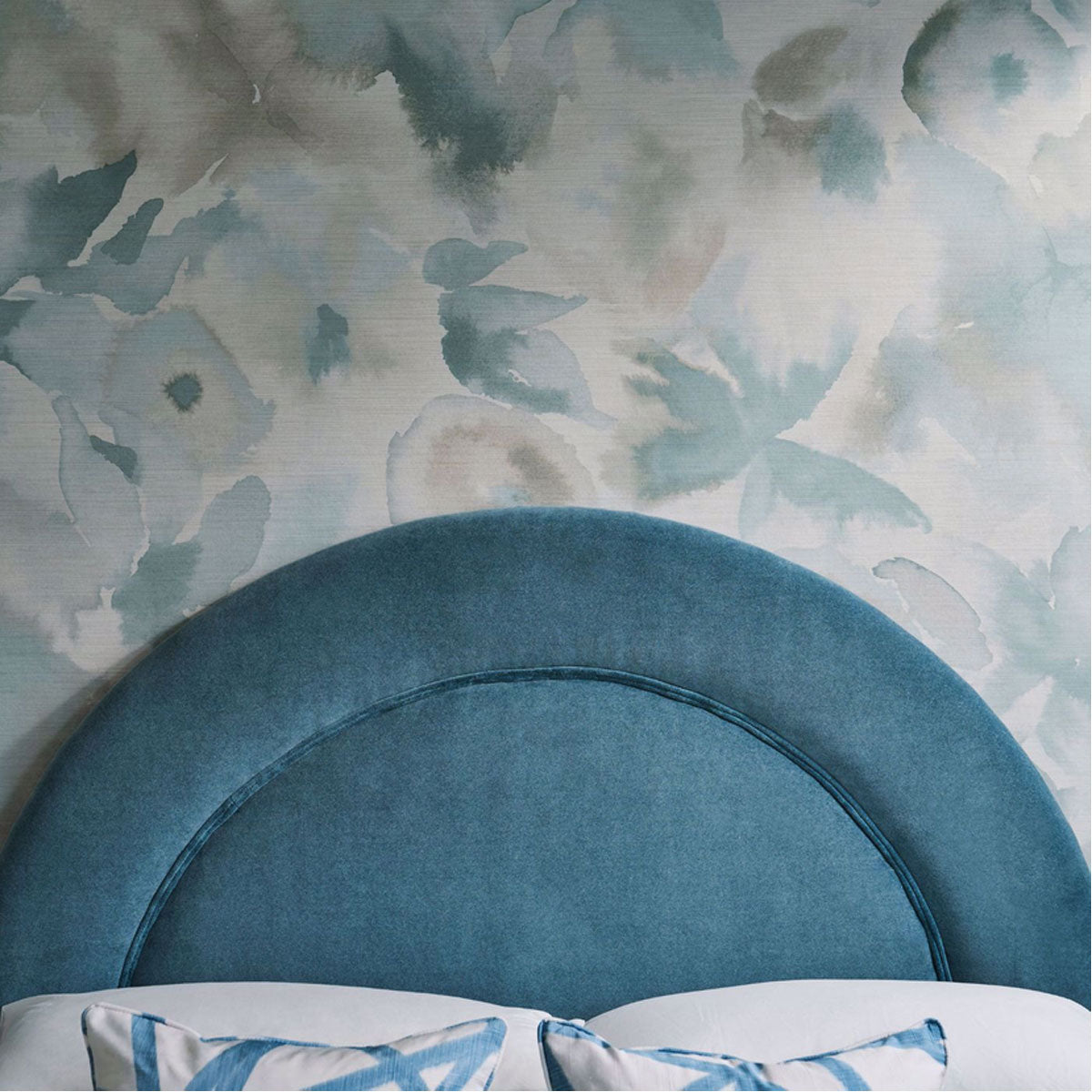 Harlequin Flores wallpaper – Powder/Sky/Parchment (3)
