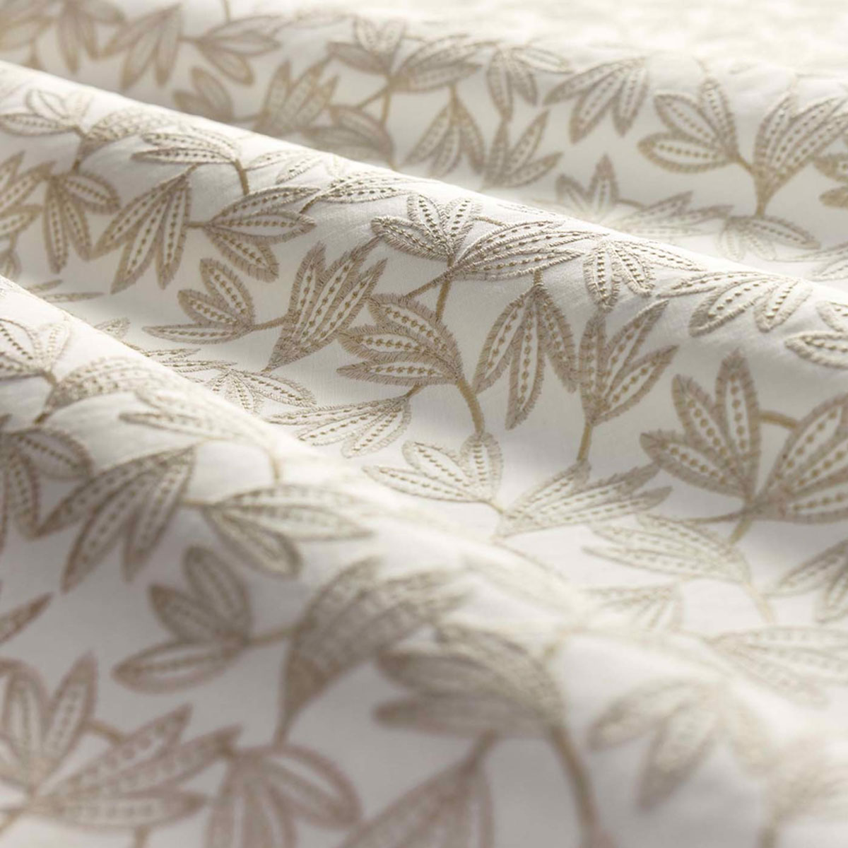 Clarke & Clarke Kalmia fabric – Linen (2)