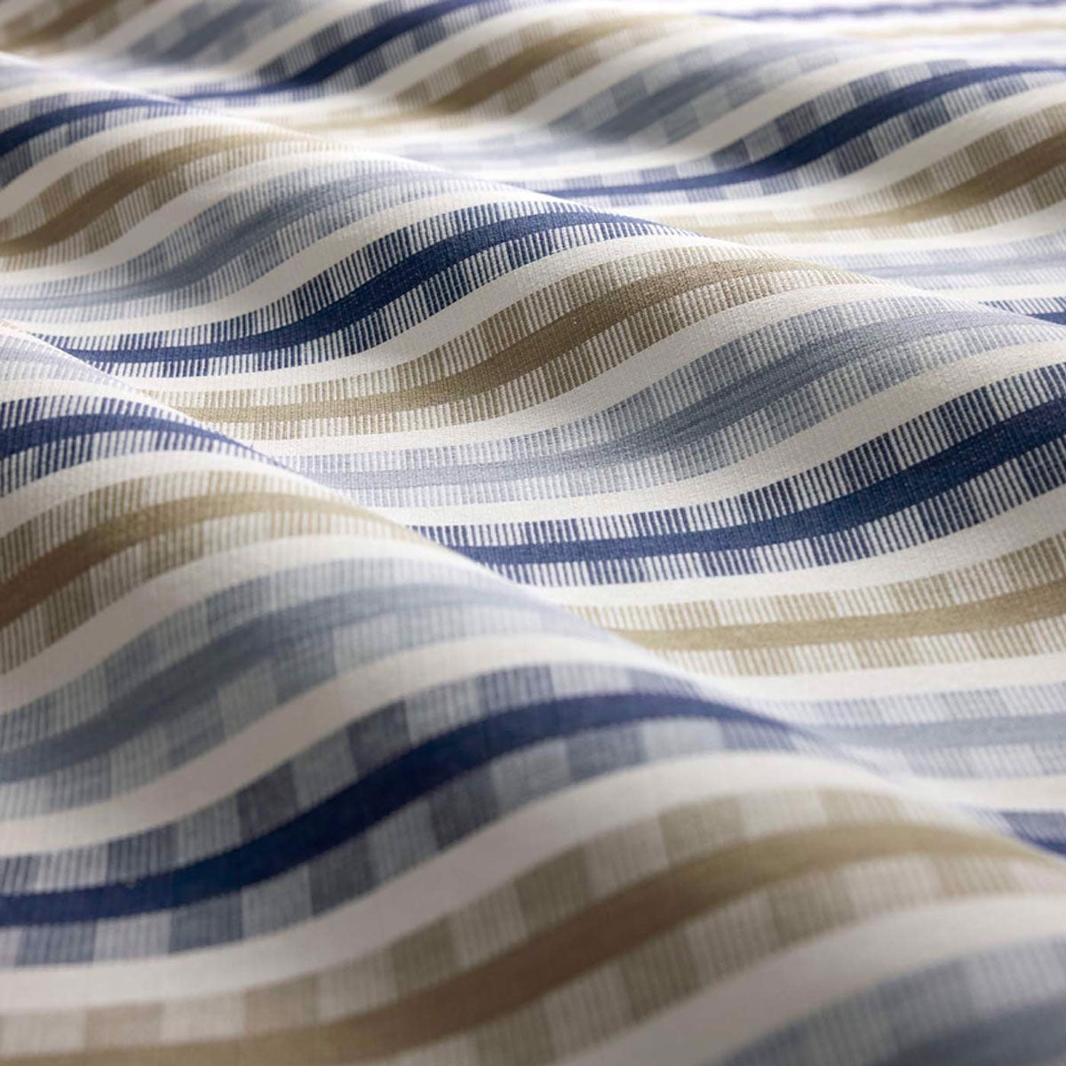 Clarke & Clarke Willowbourne fabric – Flower/Midnight/Pebble (2)