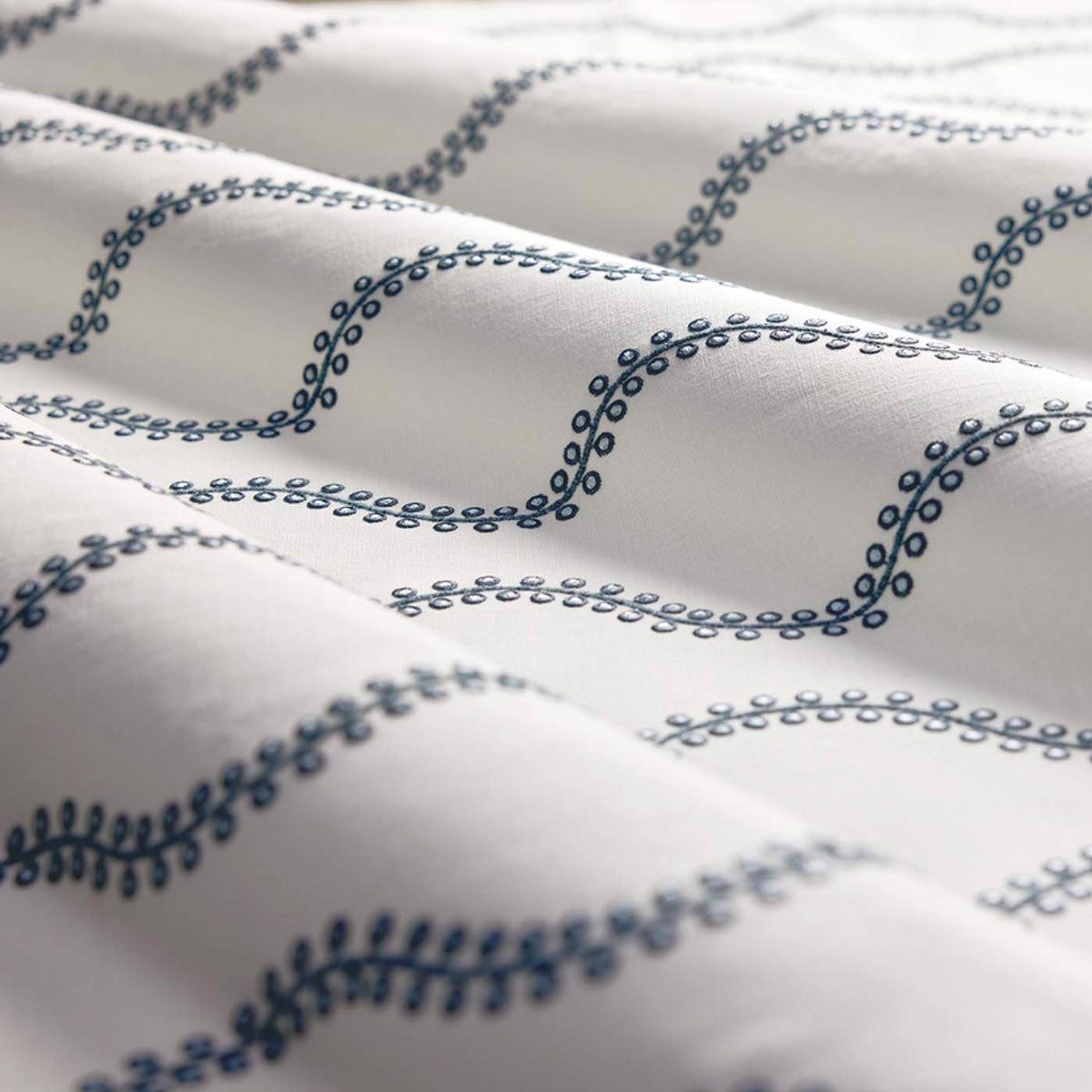Clarke & Clarke Woburn II fabric – Midnight (2)