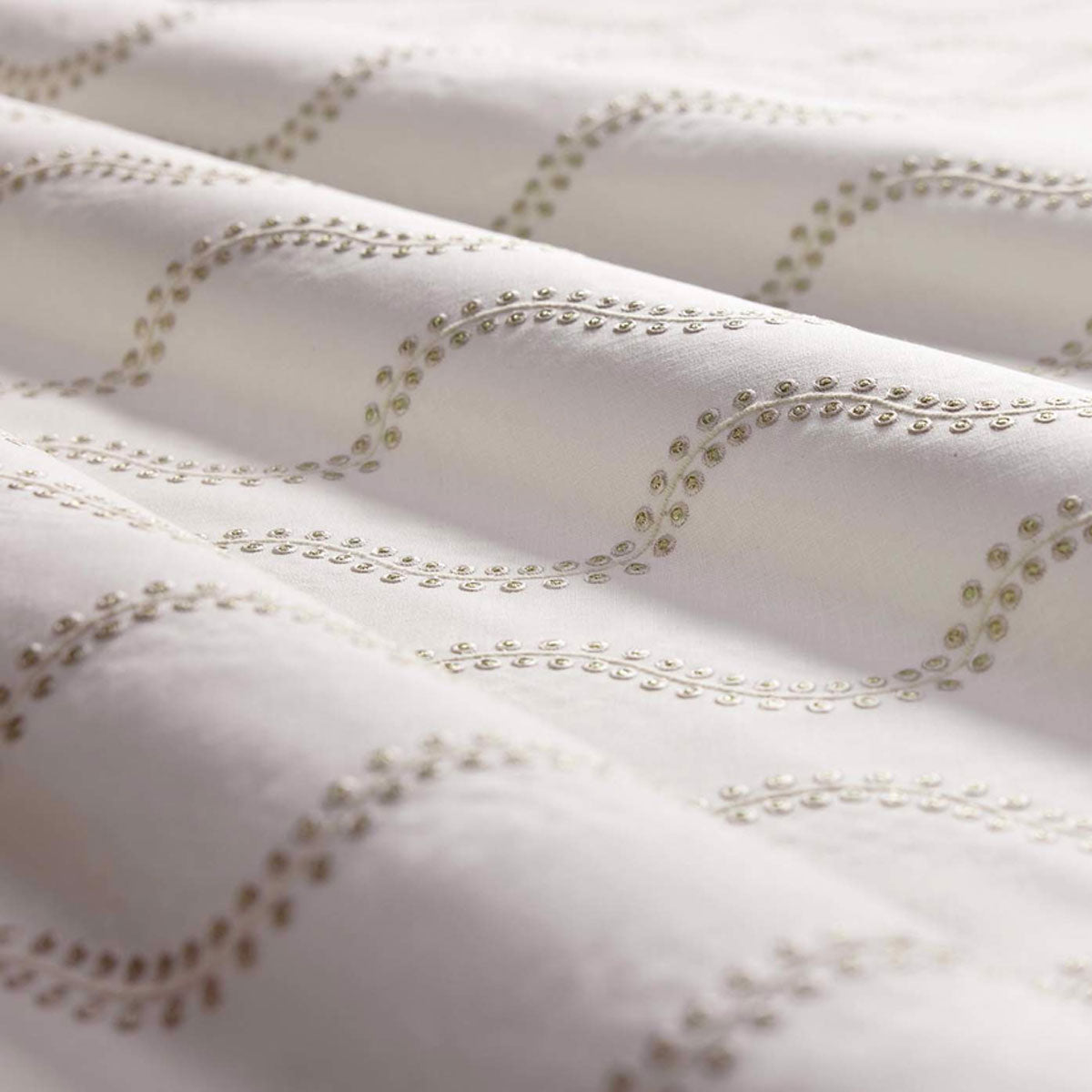 Clarke & Clarke Woburn II fabric – Pearl (2)