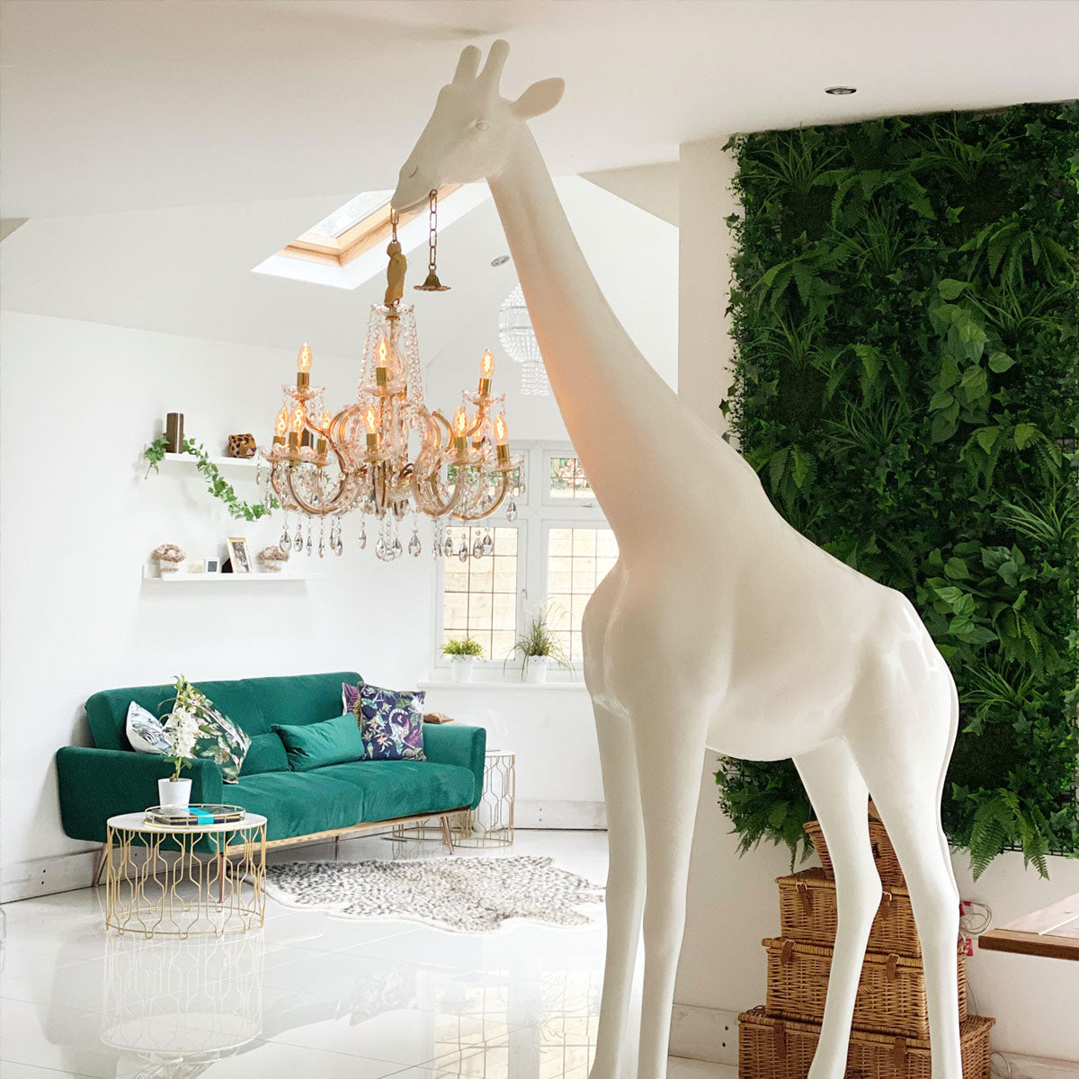Giraffe In Love M Indoor White